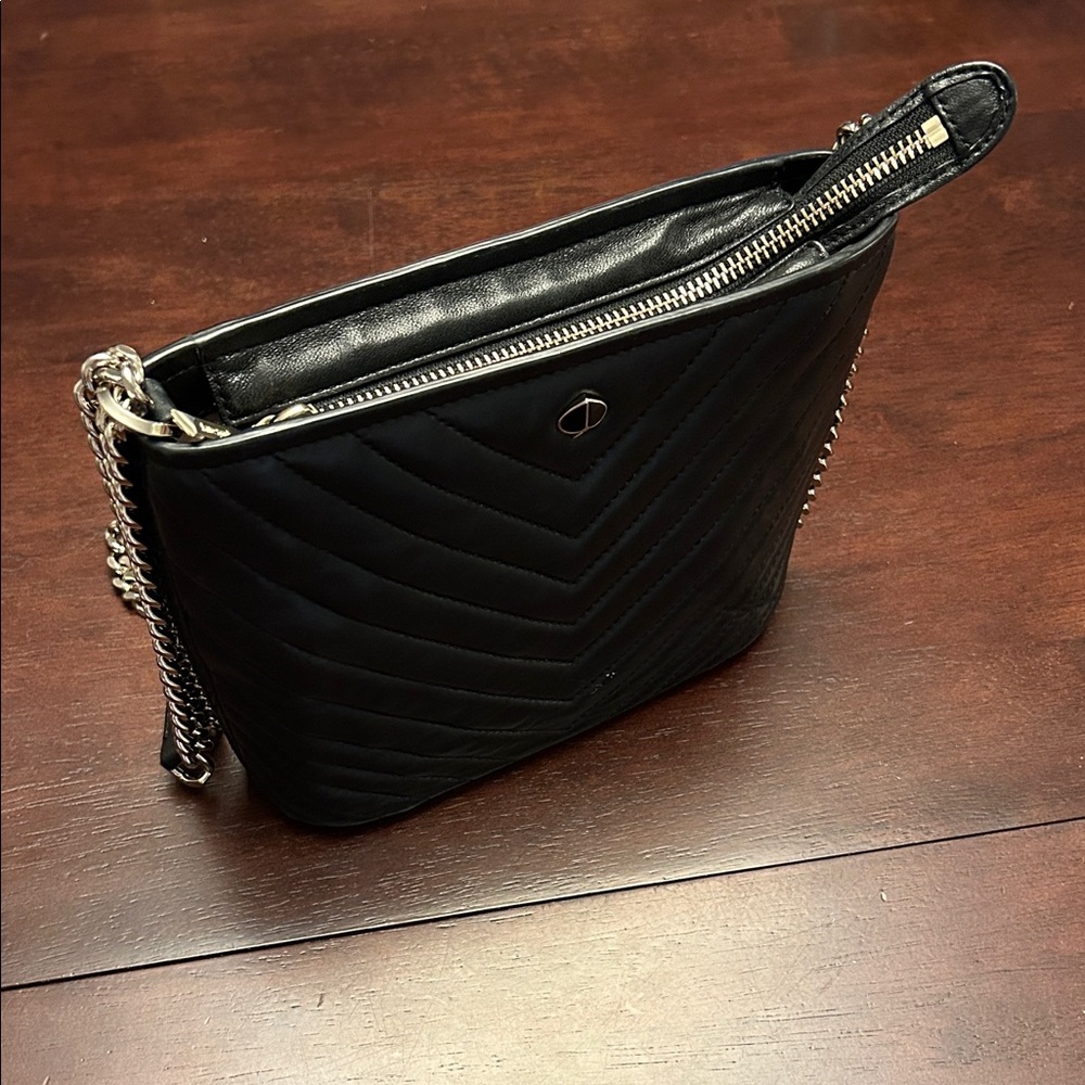 Kate Spade Amelia Quilted Leather Shoulder/ Crossbody Purse with Gold Chain